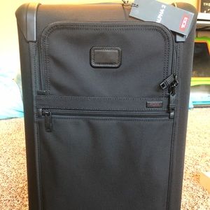NWT: Tumi Alpha 2 International Expandable Luggage